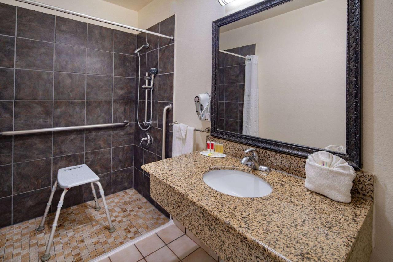 Super 8 By Wyndham San Diego Hotel Circle Luaran gambar