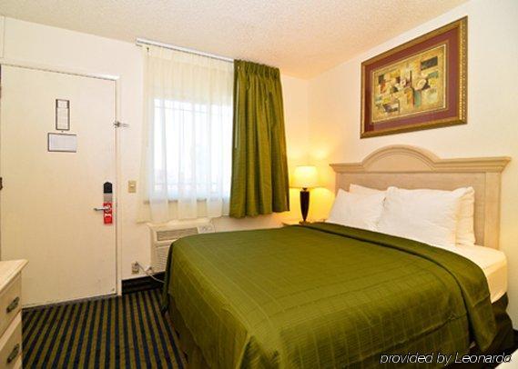 Super 8 By Wyndham San Diego Hotel Circle Bilik gambar