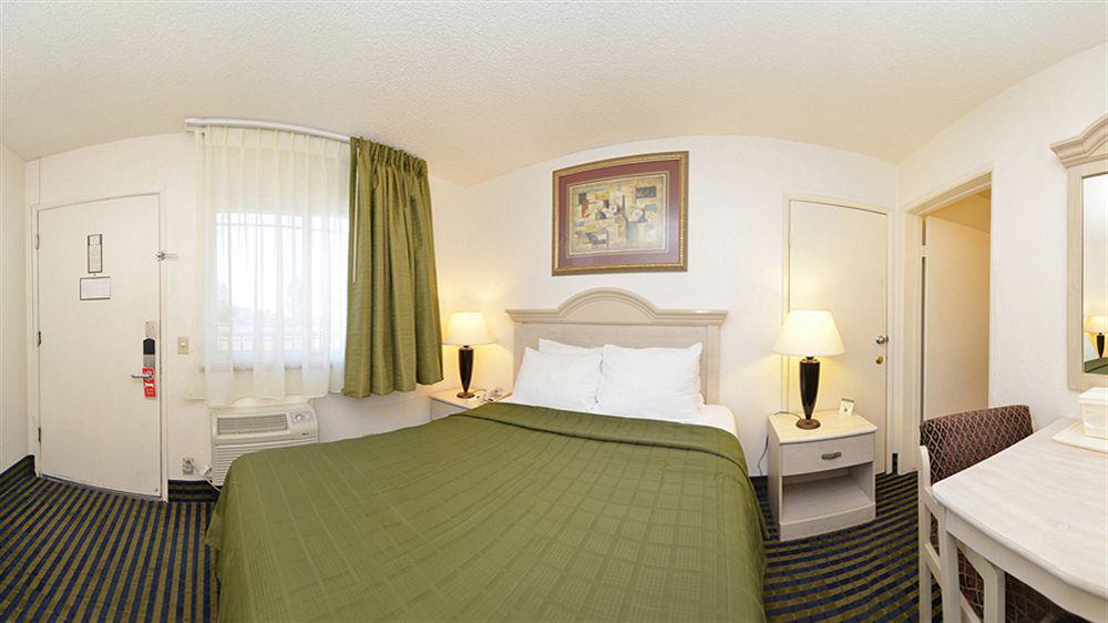 Super 8 By Wyndham San Diego Hotel Circle Luaran gambar